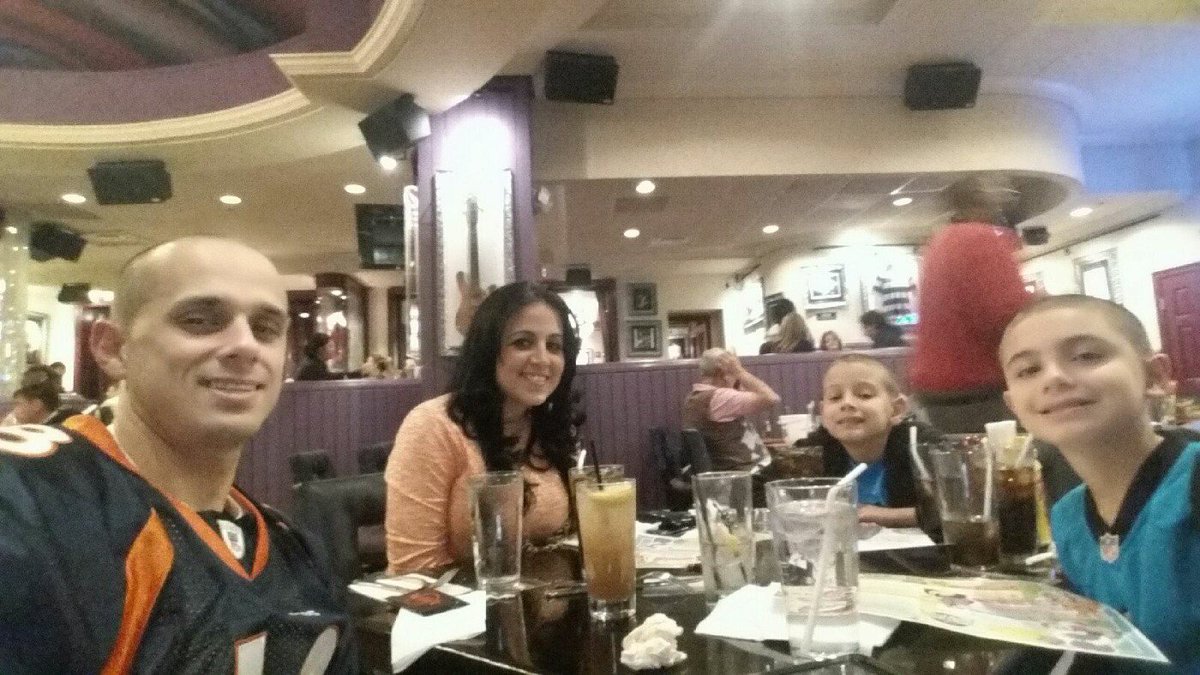 DGonzalez816's tweet photo. #HardRock #GoBroncos #SB50 https://t.co/EyoNk42qII