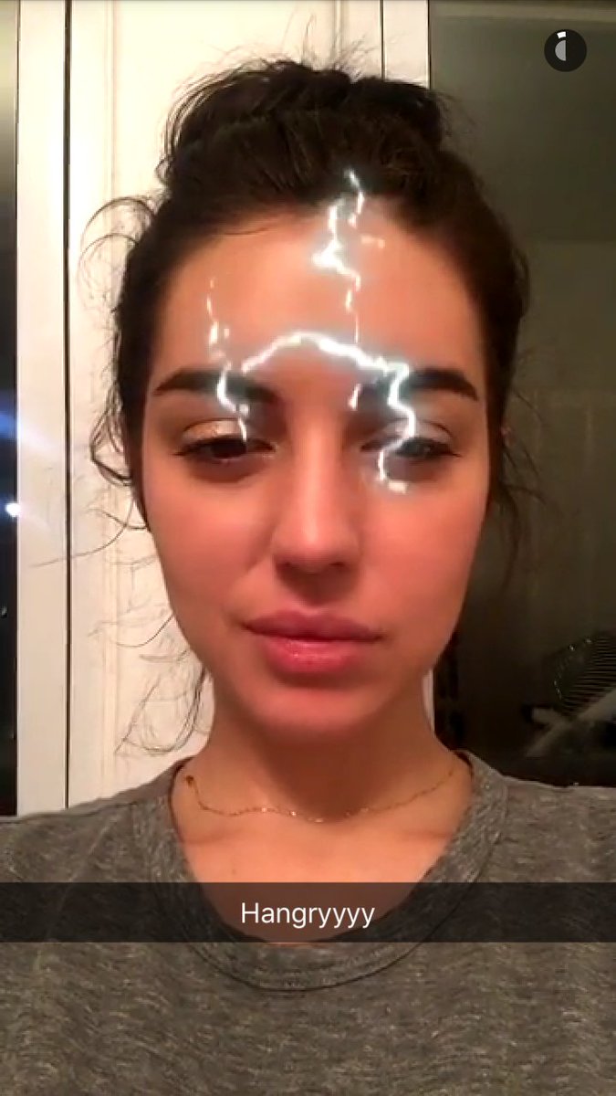 asconsumistas's tweet photo. she's the most beautiful 💜 #snapgirl #followAde https://t.co/ngmvPLD4ub
