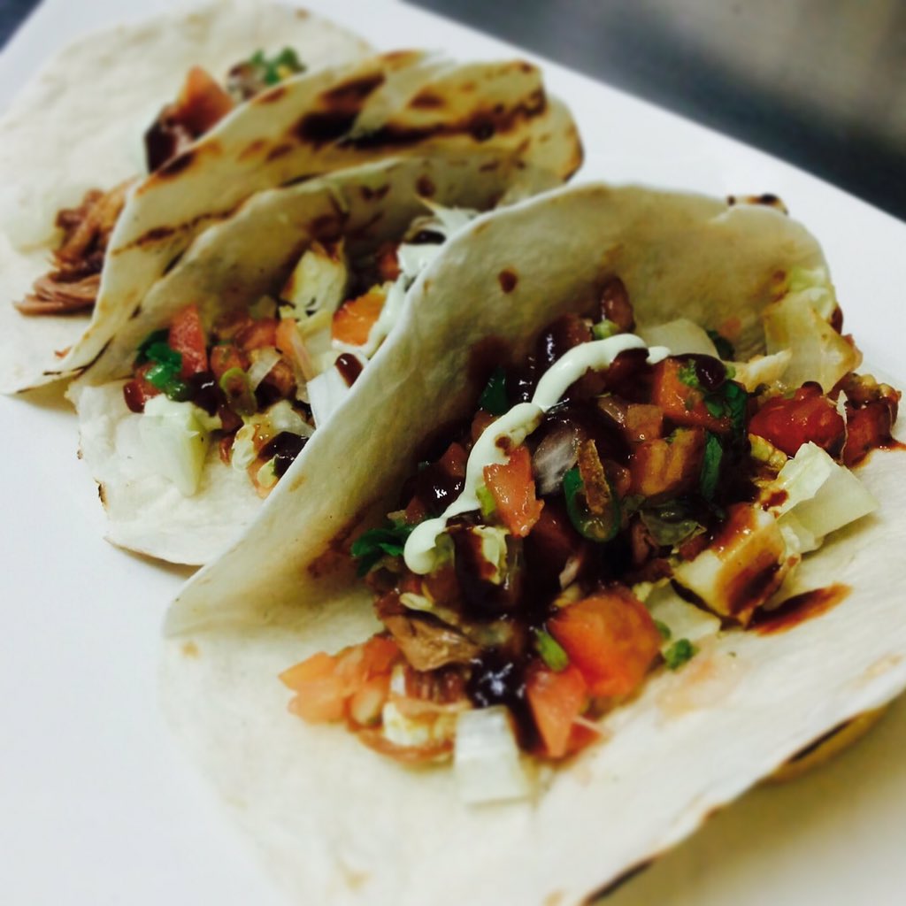 EveryonesLocal's tweet photo. Tonite: Pulled Pork Tacos #SB50 #goeswithbeer #special #local #friends #football #food #ontariopork https://t.co/fliR1mOkU6