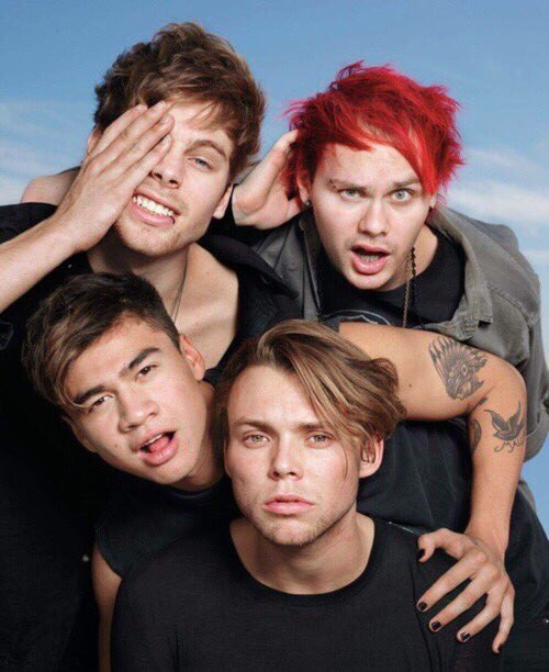all5SOSposts's tweet photo. Wow https://t.co/lrCKEgzaas