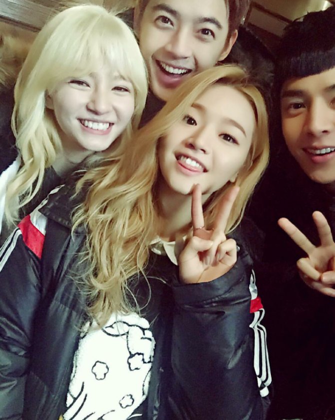 #Happy_설날 ♥♥

새해복많이 받아요 !!♥
#무림학교 #샤샤_산더_Pop_and_혜란이