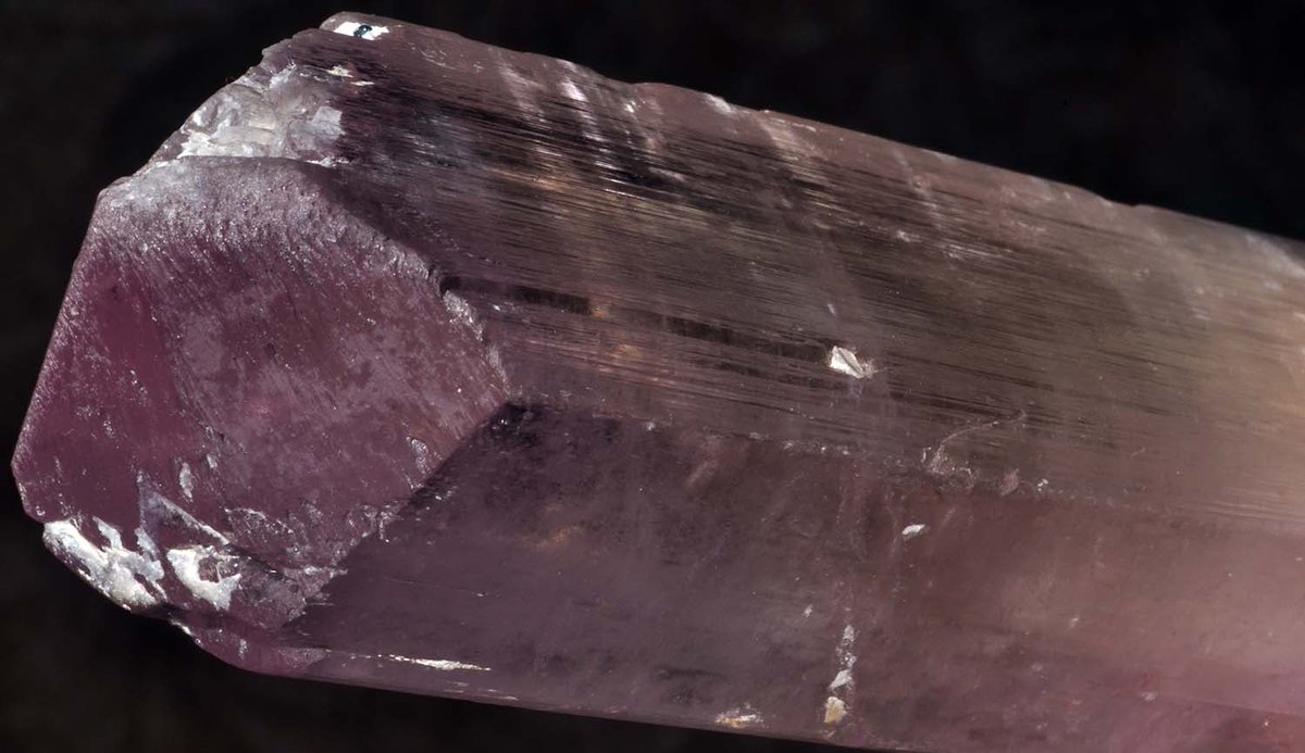 GemCoach's tweet photo. There are a number of different types of #spodumene all classified according to their color. https://t.co/4hiZEIJrrh https://t.co/GpNeNWQPko