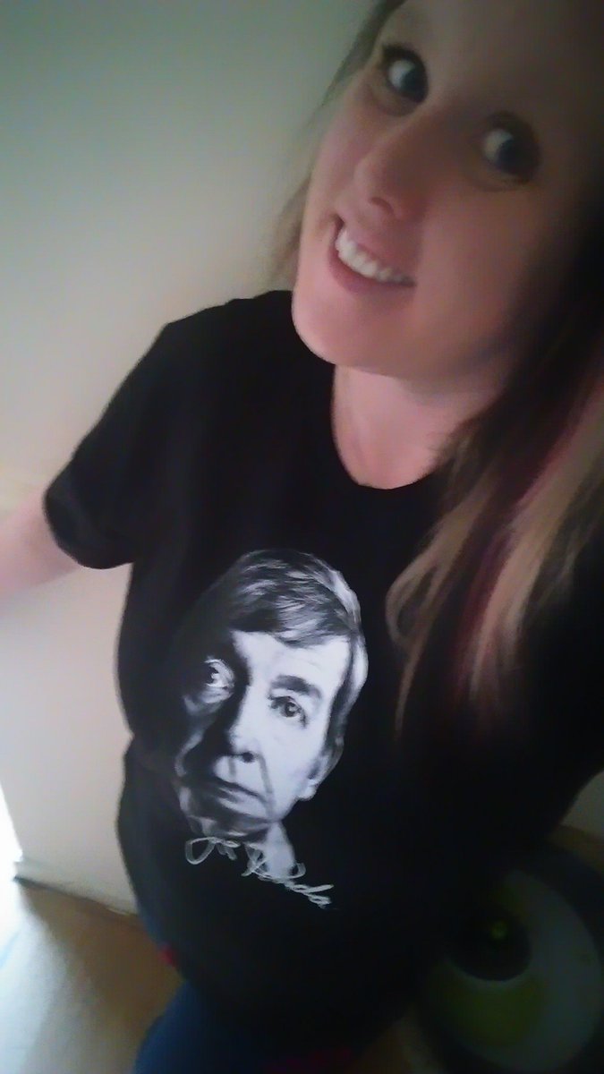 mrseminem69's tweet photo. @LtJoeKenda you came boxing with me today haha! LOVE IT!! #homicidehunter #bestprogrammeEVER #whataguy https://t.co/d6OtCEt7ou