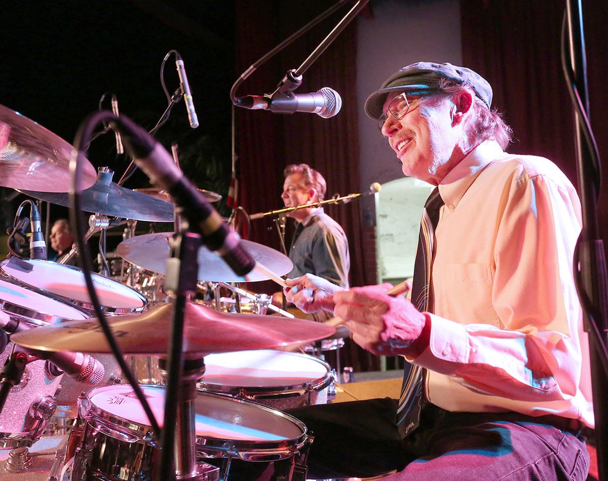 globegazette's tweet image. Legendary Crickets announce Surf performance is their last. #winterdanceparty #notfadeaway bit.ly/1NYQVMY