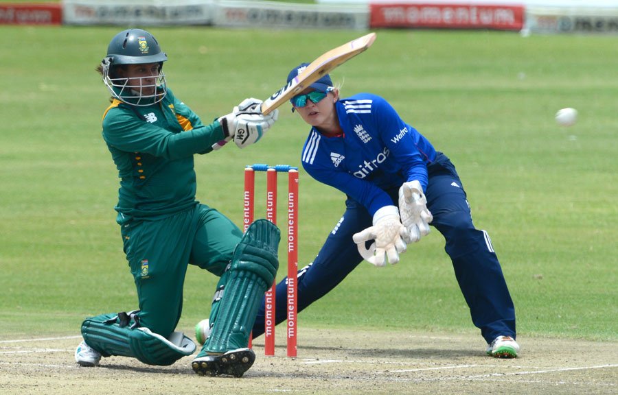 osa10001's tweet photo. 1st ODI

#SAWMN 196(49.2ov)
Chetty 90(122)
#ENGWN 150/3(28.3ov)
Tayor 41*(44)

#ENGWN wonby7wickets (D/L)
(07/02/16) https://t.co/HCkiohGSjs