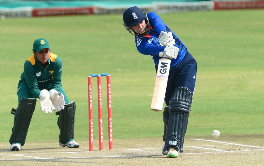 osa10001's tweet photo. 1st ODI

#SAWMN 196(49.2ov)
Chetty 90(122)
#ENGWN 150/3(28.3ov)
Tayor 41*(44)

#ENGWN wonby7wickets (D/L)
(07/02/16) https://t.co/HCkiohGSjs