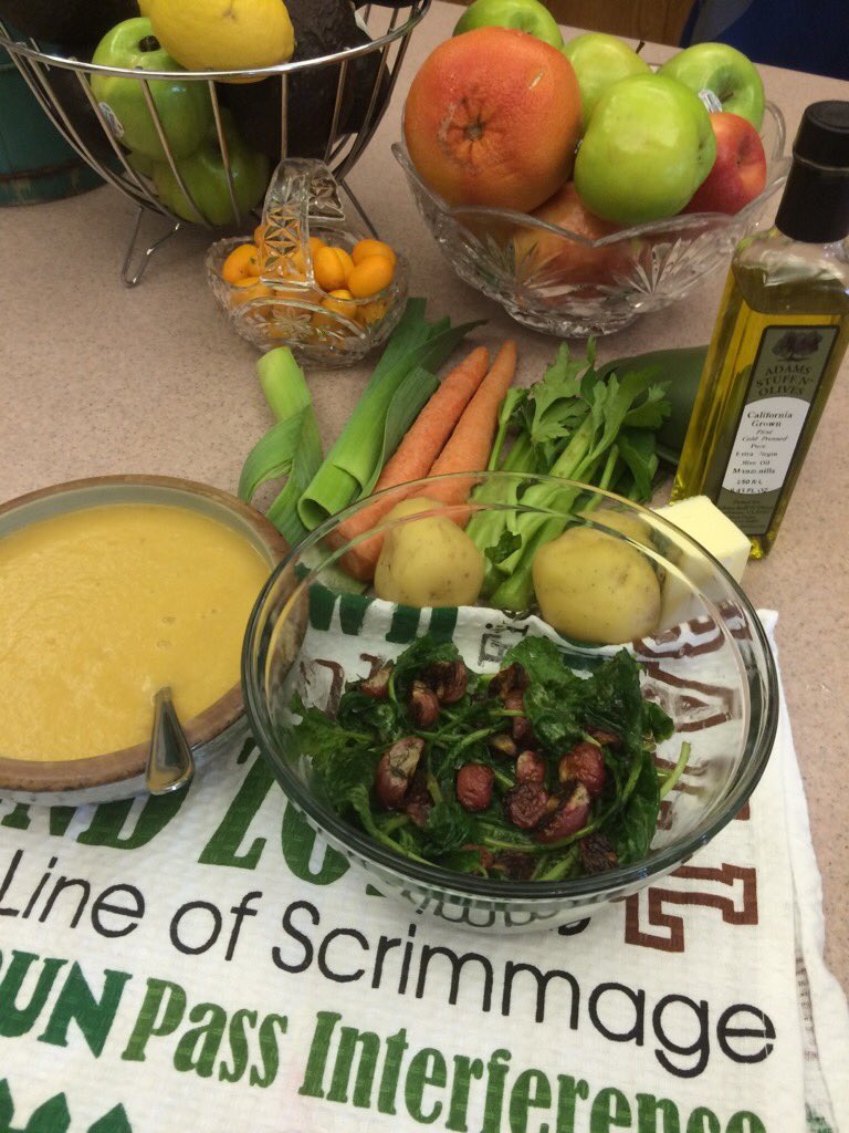 cates_julie's tweet photo. #SnapYourSnack @pma @TheProduceMom @JosiesOrganics Trying Roasted Radishes & our family fav cream of veggie soupππ https://t.co/1bdkLrImlq