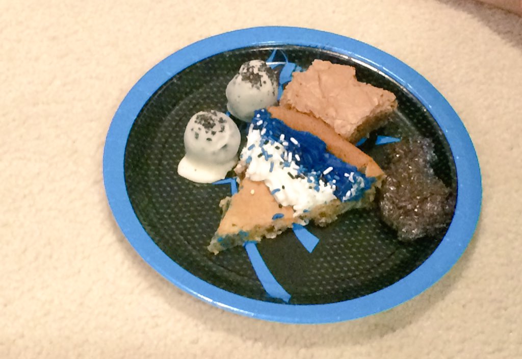 AllAboutTheOats's tweet image. The kids are ready! #SuperBowl50 #Panthersparty #KeepPounding #allthedesserts