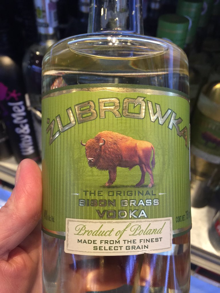 sabormexico's tweet image. Zubrowka fue elegida para esta tarde de #SuperBowl que dicen tiene hierba de bisonte go #Panthers  #vodkacollection