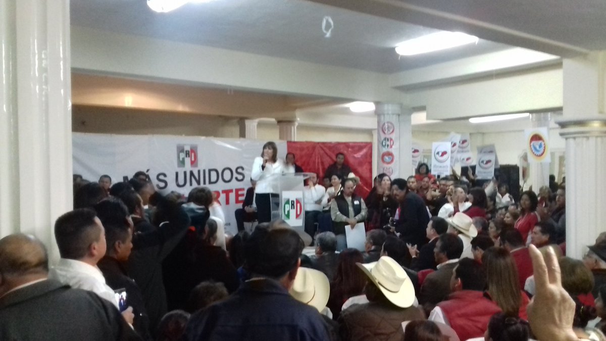 AvanzaLerdo's tweet photo. Presentes en la convención municipal para ratificar a nuestra candidata a presidenta municipal @Ma_Luisa_Achem https://t.co/2MGYUgniV2