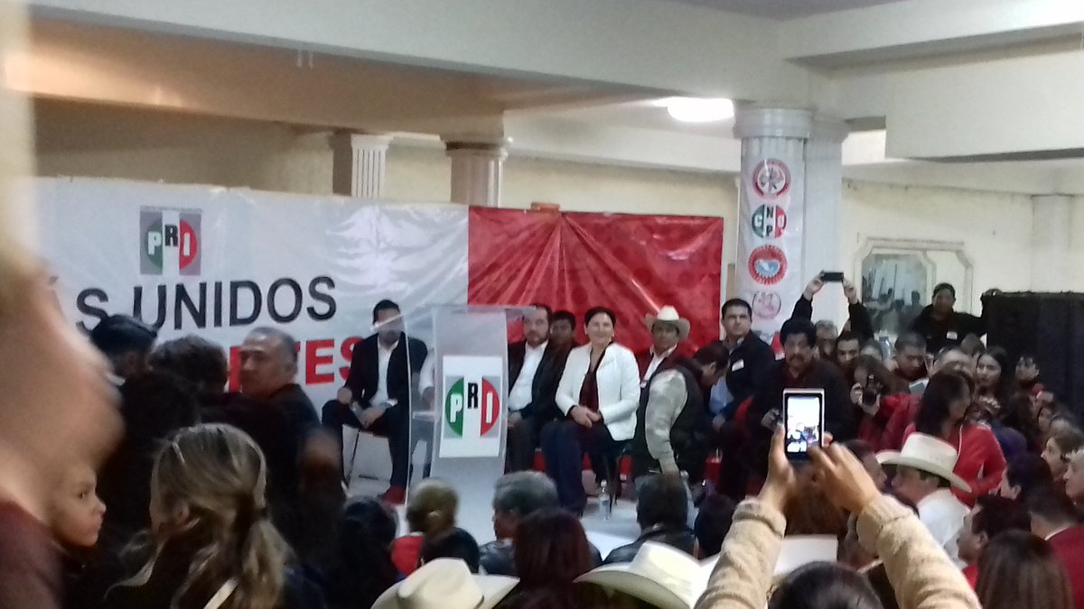 AvanzaLerdo's tweet photo. Presentes en la convención municipal para ratificar a nuestra candidata a presidenta municipal @Ma_Luisa_Achem https://t.co/2MGYUgniV2