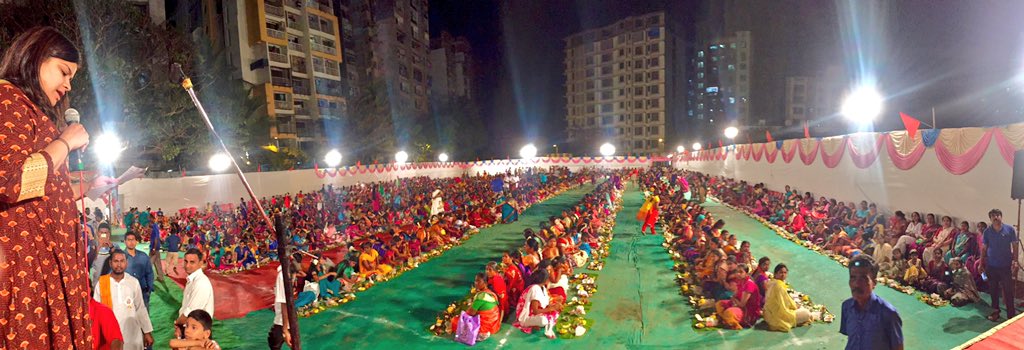 NeilSomaiya's tweet photo. Was an honour to share the dais with Hon'ble MP. Smt. @poonam_mahajan at #VHP's #DeepPoojan at #ShellColony #Chembur https://t.co/xcwt03642t