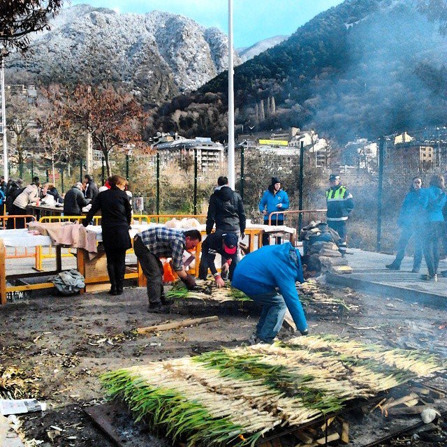 yopp_and's tweet photo. #calçotada #Escaldes-Engordany #andorralovers  #Andorra #UPTEE #pirineus de @mapuignavarro Opina a m.yopp.c… https://t.co/6xvxq4zDM4