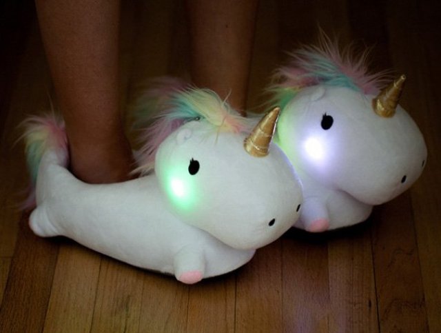 chofsm's tweet photo. Entonces mate a todos con mis pantuflas con rayos lรกser... Peww, peww!!! #wantoneplease https://t.co/HC6s1LJfEe