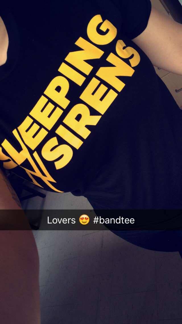 Kay_Hemmings23's tweet photo. fav :) <3 @SWStheband #SWS #Sleepingwithsirens #bandmerch #fav #bandtee #snapchat https://t.co/TuNcfI9NqT