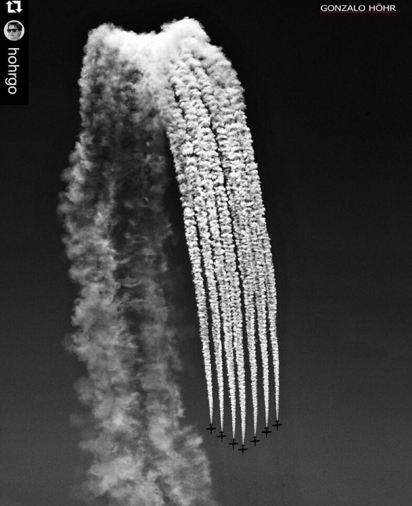straub_tammy's tweet photo. Amazing photo #photography #airplane #AirShow #amazingpic https://t.co/S1PGDb9cHU