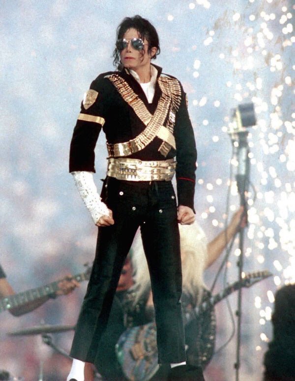 TeamRockOrange's tweet photo. The Queen and the King. YES. #PepsiHalftime #SB50 https://t.co/1hrZ66dPHk