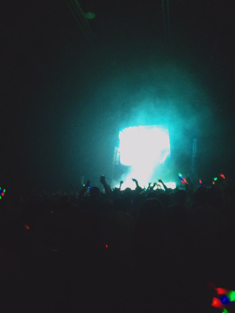 StMarySTrip2016's tweet photo. LAST YEAR'S TIGHT AND BRIGHT🎉 less than a week until our trip, get pumpedddd👅🔥🍻💸 #QC16 https://t.co/WW5yIfW2VP