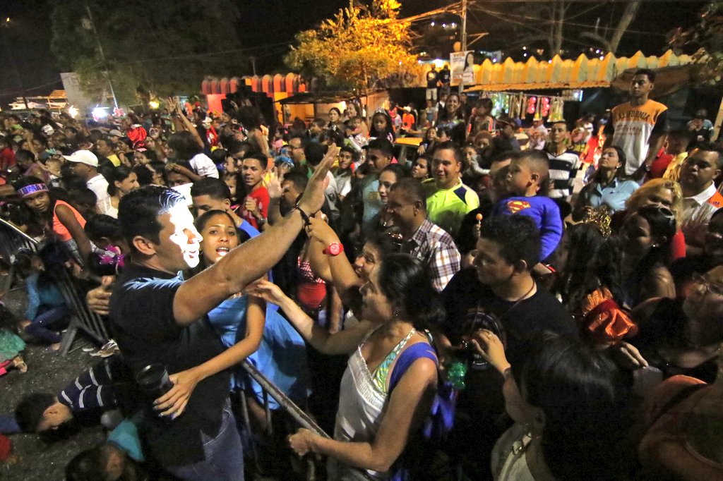 jhonnathanmarin's tweet photo. Estas son algunas muestras de cariño del pueblo ver estos rostro llenos de alegría me motivan a seguir luchando https://t.co/4Kv12WXl1t