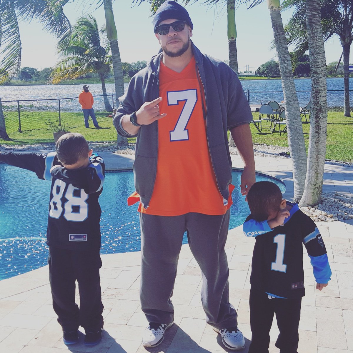 ASPEKTMENDOZA's tweet image. With my nephews #Dapping @monstergwees @wdfnervous