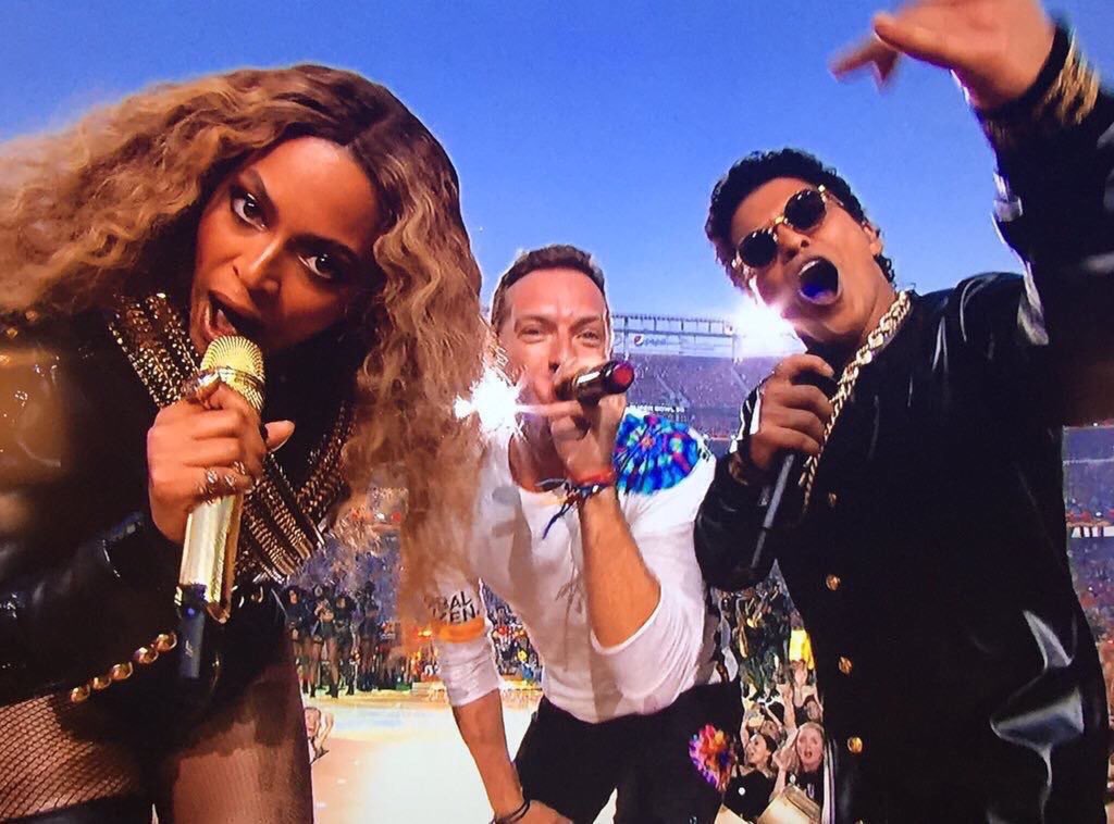 Z100NewYork's tweet photo. Swag 🔥 #Beyonce #Coldplay #BrunoMars #sb50 #PepsiHalftime https://t.co/0ofHWZ56e6