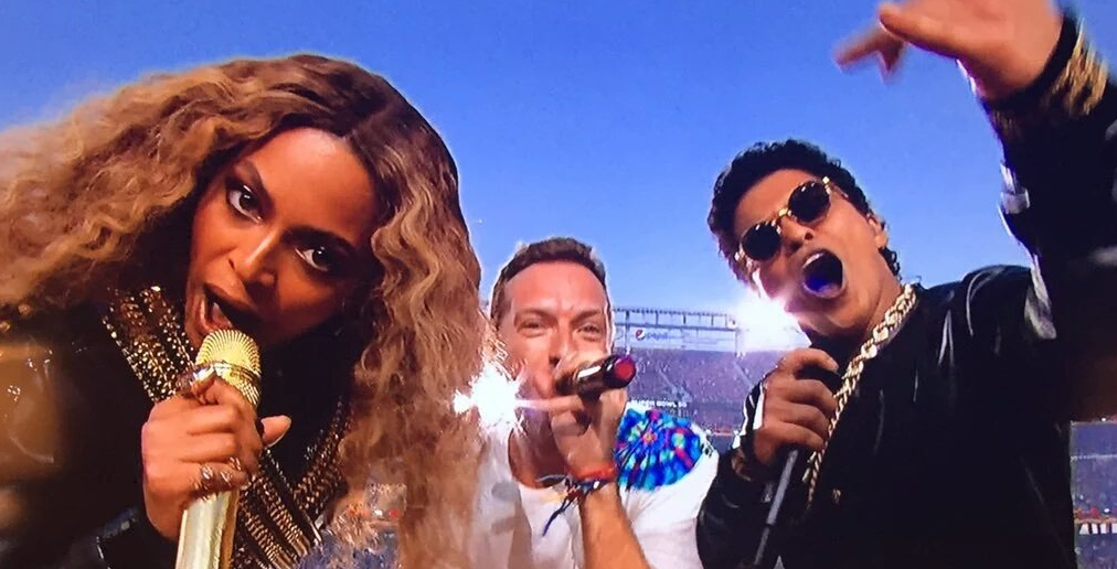 Beyonce and Bruno Mars stole the show. Sorry, Coldplay... #SB50 thesco.re/1T7vhy5
