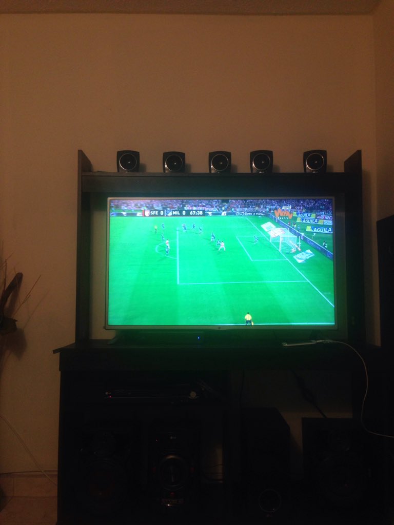 Woudstrap's tweet photo. #LIGAAGUILAxWIN Apoyando a @MillosFCoficial https://t.co/qKJauKpWZZ