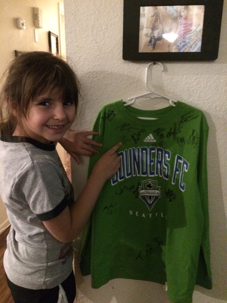 apcollins5's tweet photo. Hey @zkscott, my daughter has her fav sounder. She yelled at u during warmups&amp;you came right over, thx. #THEsounder https://t.co/cG5CIMmEKS
