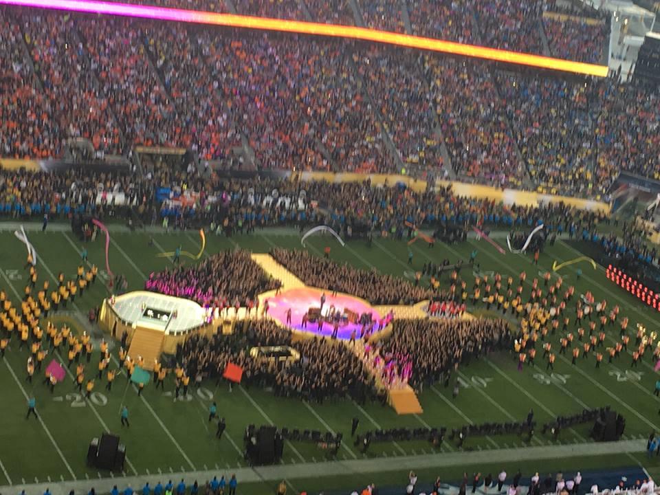 kfvsnews's tweet photo. Sandra Bennett-Cowsert shared this picture of the #PepsiHalftime show! #SB50 #Kfvs50 https://t.co/FxIN2FnxEs