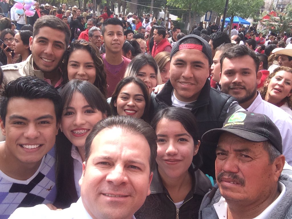 ecuadroslerdo's tweet photo. Un gusto saludar a nuestro amigo Dr. @EVillegasV gracias por todo el apoyo que nos brinda! https://t.co/RUpqHZ2CS9