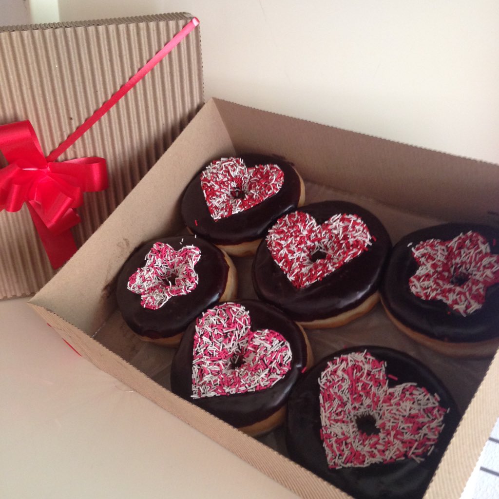 Llevare tu caja de Donas enamoradas en el Mes del Amor y la Amistad !!!!! Has tus pedidos