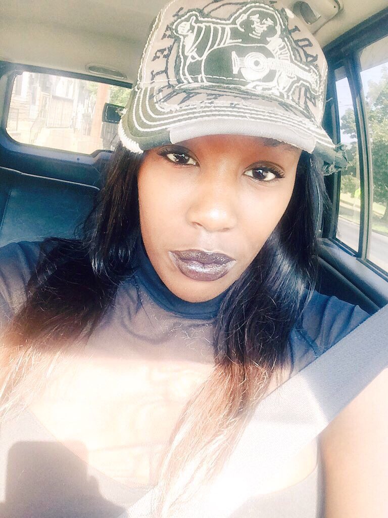 SWEETNGANSTA's tweet photo. #PepsiHalftime #SuperBowl 👀 yes. #TOYABABY #IMCOMING #SOUNDCLOUD 🎤 https://t.co/ZtDMwWPo7E