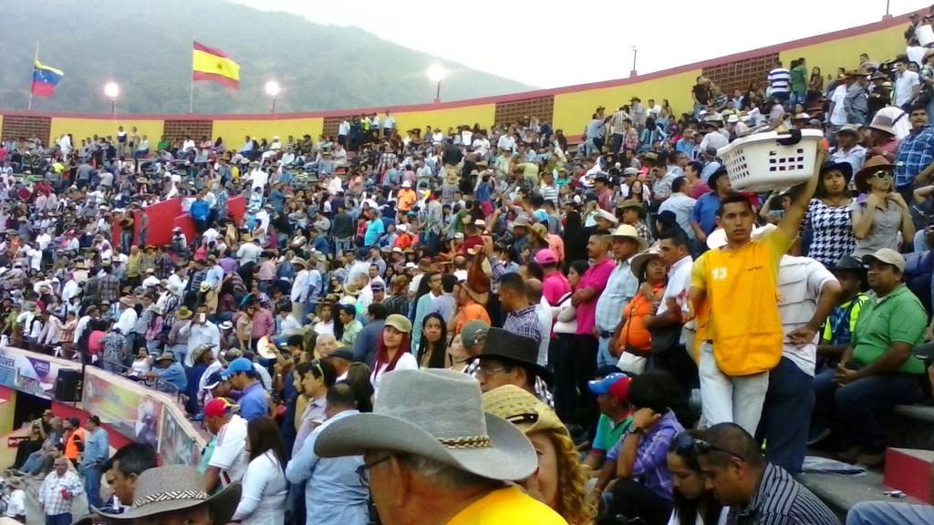 DouglasGuns03's tweet photo. Epa CDTM @TomasGuanipa

NO ERA QUE NUESTRO PAÍS
ESTABA EN DECADENCIA
PAJUO QUE TAL LA FERIAS
DE MÉRIDA DONDE EATABAS https://t.co/XW6utE7oOX