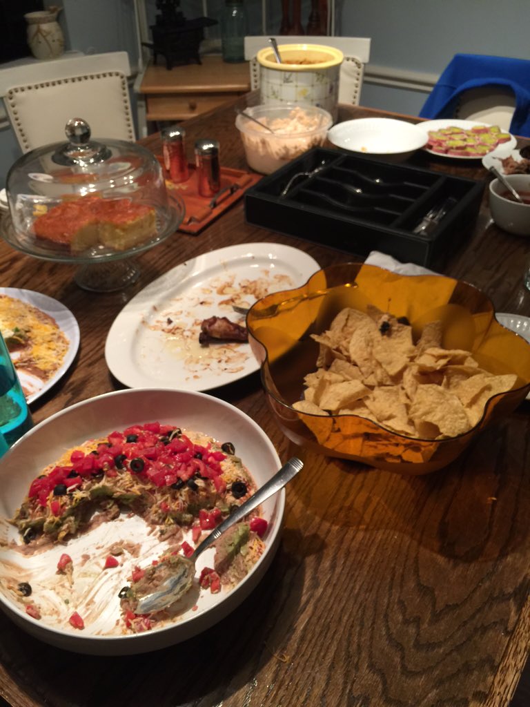 smokes_moe's tweet photo. #superbowl was here #washere #tornado #beyonce #fierce #bruno #killedit #buffet #chipsanddip #foodbaby #good #winner https://t.co/8IQsG31Xuw