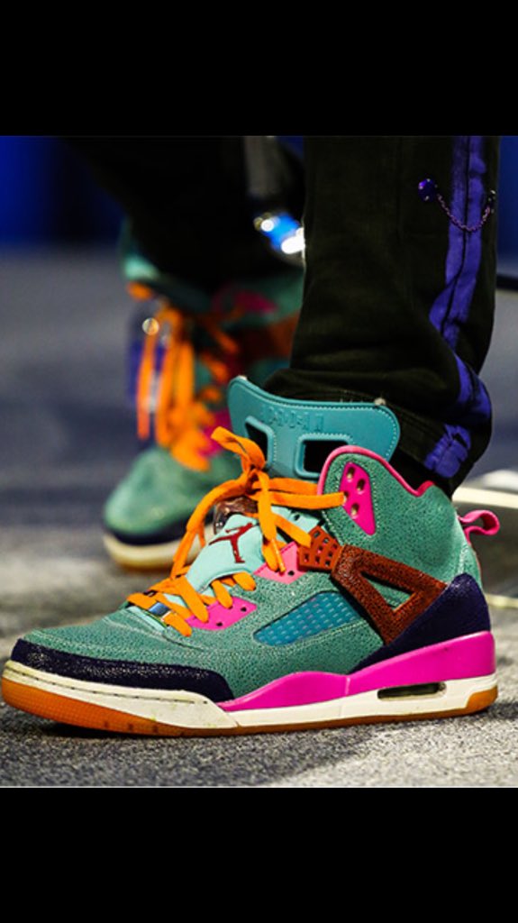 wesley_s_barton's tweet photo. @nikestore @ComplexSneakers how do I get these. #coldplayjordans https://t.co/kcJFrNL9UT