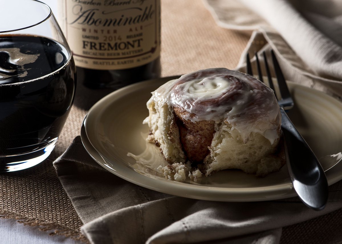 silvatone's tweet photo. 4th qtr pairing | Cinnamon Rolls w/ BBA Abominable Winter Ale #sb50 @fremontbrewing https://t.co/yvqEdtVnMI