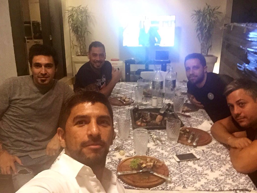 pablo_coco1983's tweet photo. Asadaso!! @Davidlare @emilianodiaz34 @juanromanazzi y #Cuqui! https://t.co/iwOvQSQNpi