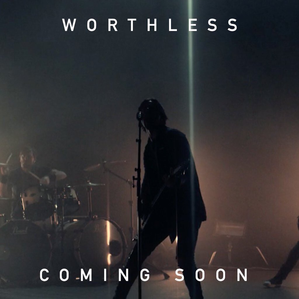 screamaimpadge's tweet photo. WORTHLESS video is coming tomorrow!🤘😱 #BFMV https://t.co/z8gEPN5UwF