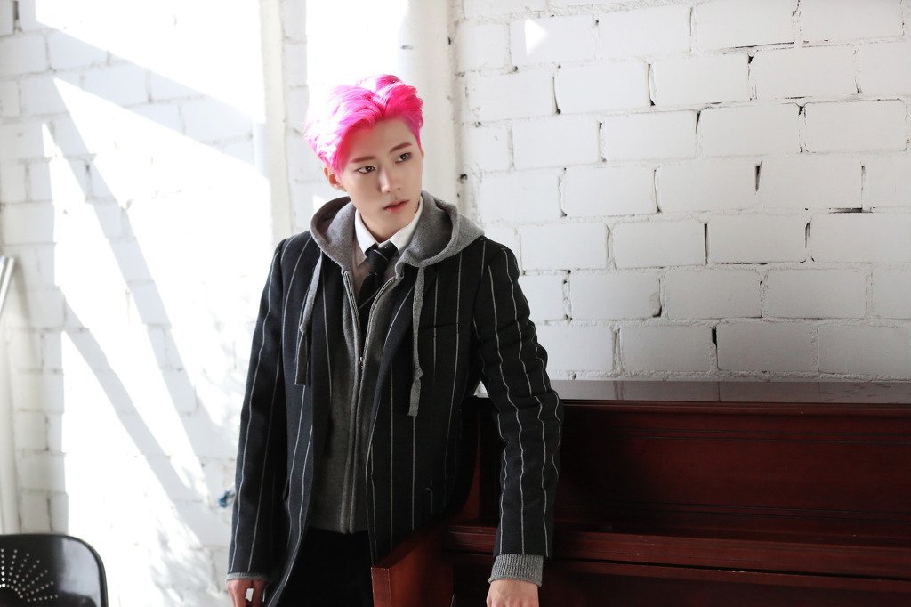 IMFACTPH's tweet photo. [FANCAFE: I. Episode] IMFACT Jeup, Lollipop Jacket Filming Behind Image

#임팩트 #제업 #롤리팝 https://t.co/lEPMXzYMAX https://t.co/M7NqpyH4SC