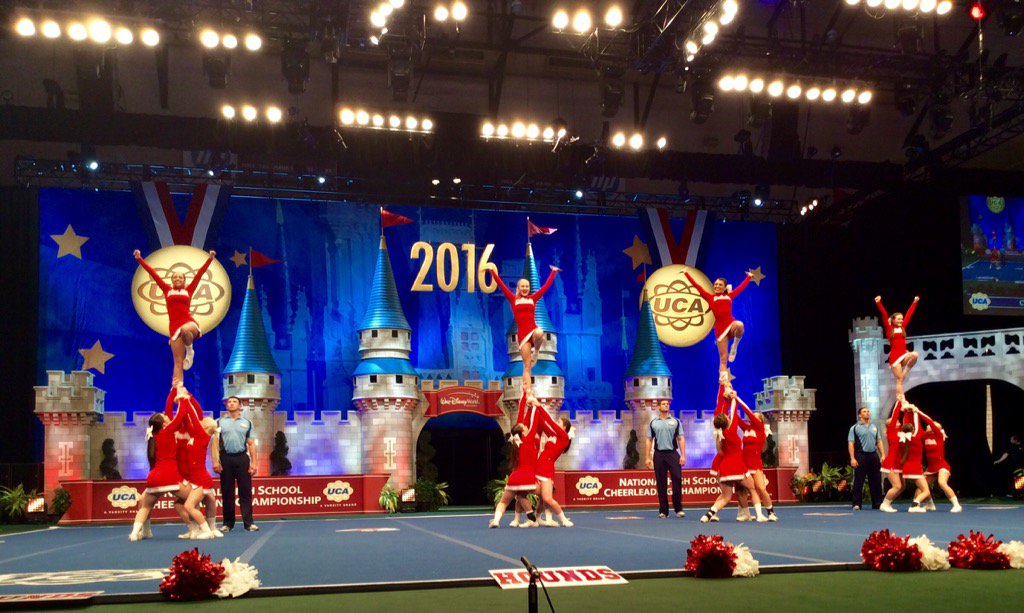 UCAupdates's tweet image. "Who? Who? The Hounds!" Corbin in Medium Varsity Div. II had beautiful high to high full arounds! #UCAnationals