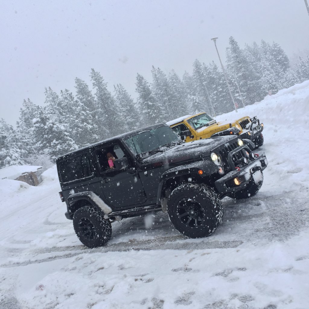 My1stJeep's tweet photo. Wife thinks i'm nuts. I wave to jeeps, park by them even in a blizzard and now i waved back at TV @Jeep super bowl https://t.co/OKPqhnkxY0