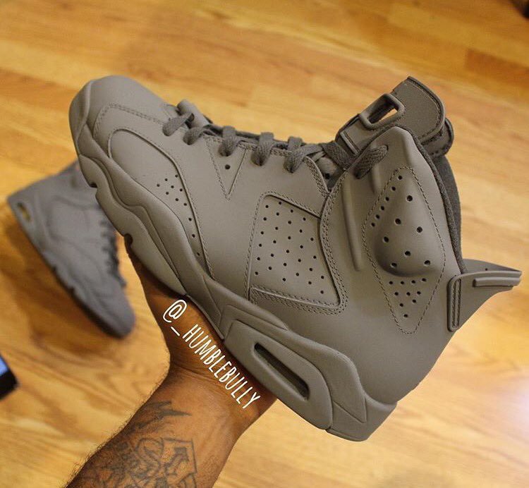 SneakerPics23's tweet photo. RT if you would Rock these Custom 6's https://t.co/bG2x4N36gC