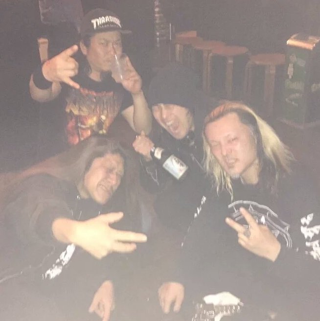 disgundershinji's tweet photo. 昨日の早稲田ZONE Bで誕生日のDeathBlastぶーちゃんとO.G.Dミナガワと俺とDie You Bastard!辰嶋君！！！ https://t.co/bsQkR20E7d