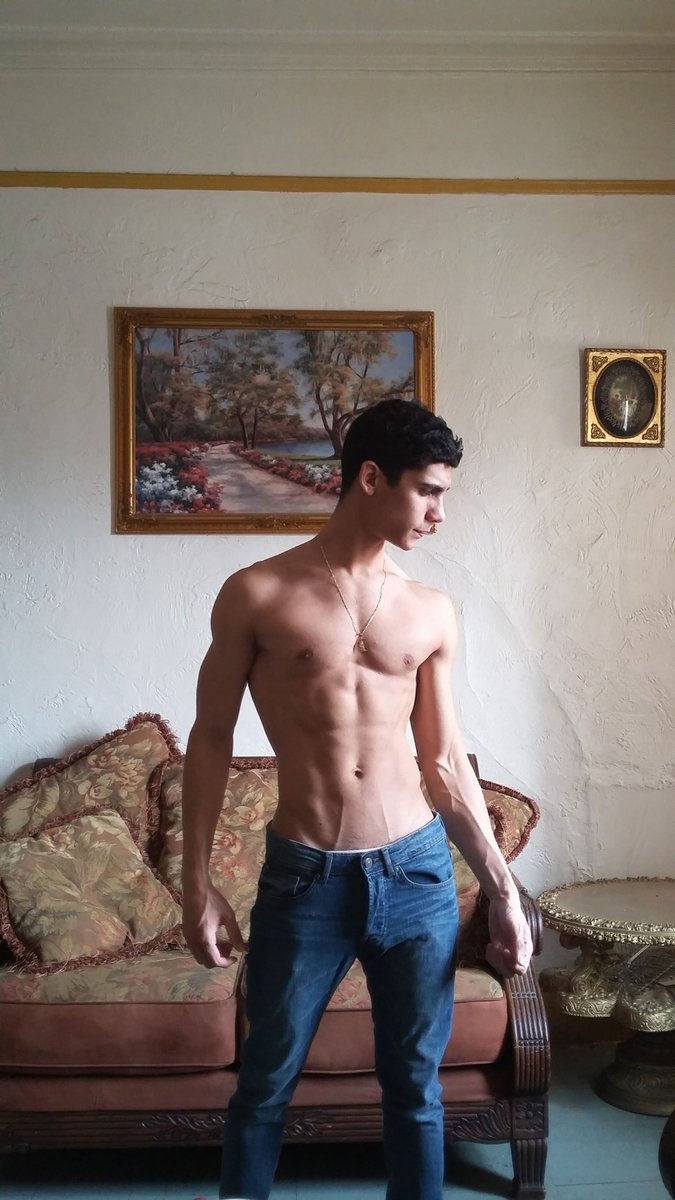 abeperez005's tweet photo. #hm #hmootd #slim #ripped #fit #fitfam #abs #lean #nyc #LoveYourCurls @hm https://t.co/dFo9HYSY19