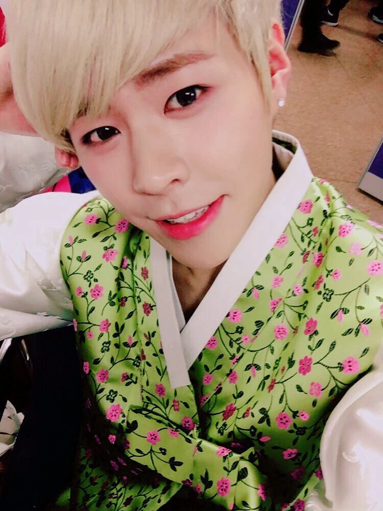 IMFACTPH's tweet photo. [TRANS] @imfact_twt: [Taeho_SurvivalReport]
#임팩트 #태호 #롤리팝 https://t.co/N3bls8Fe5K