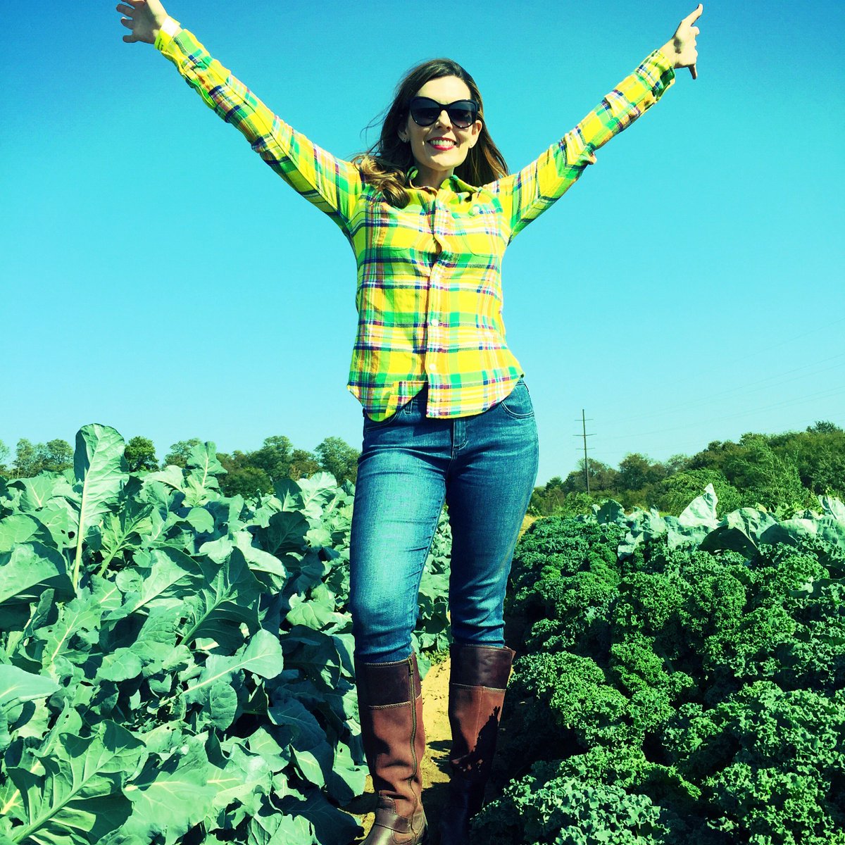kelliefornialuv's tweet photo. This is me celebrating that @esurance life changing dm!! #EsuranceSweepstakes https://t.co/BJhjidfEeh