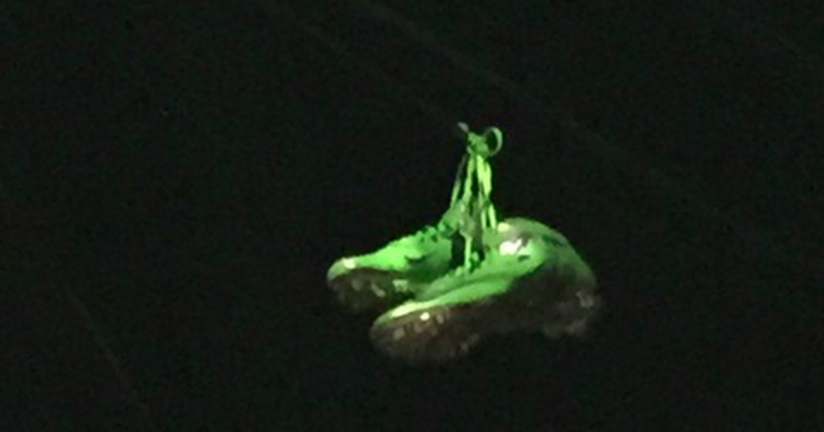 HuffPost's tweet image. Marshawn Lynch looks like he's hanging it up huff.to/1TNskSE