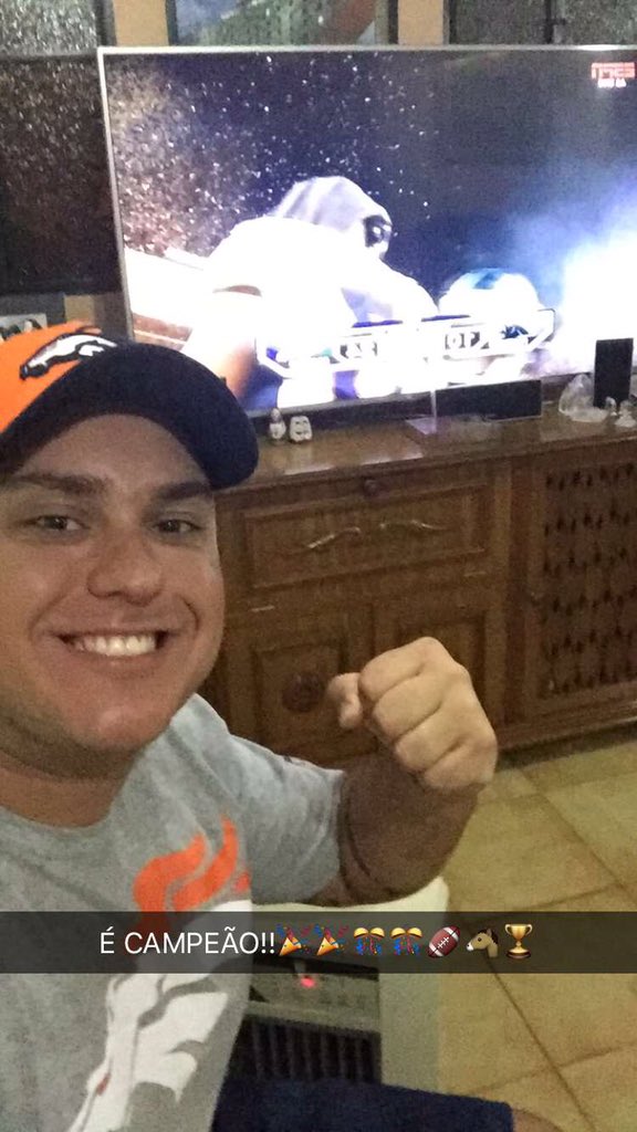MarcosHessel13's tweet photo. 😬🎉🎊🎉🏈🐴🏆 #TudoPeloSuperBowl50 https://t.co/NtyZBvJvpV