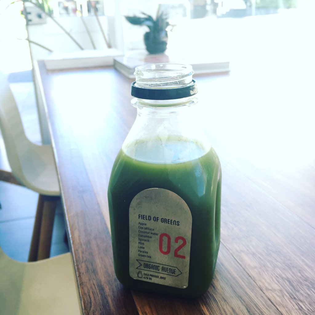 AusMummybee's tweet photo. Drink green, think green, touch the green..connect with the nature🍃 #pressedjuice #summer https://t.co/p7EP9dedkJ