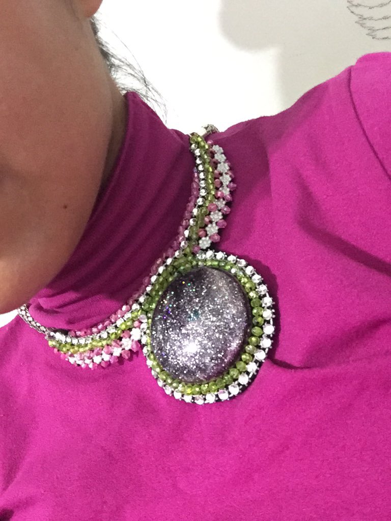valeria_yuen's tweet photo. El único que sabe mis gustos locos y mi gusto por el circo 👨🏽 #HandmadeNecklace #ByDaddy #LoveHim https://t.co/gteDYzi1OM